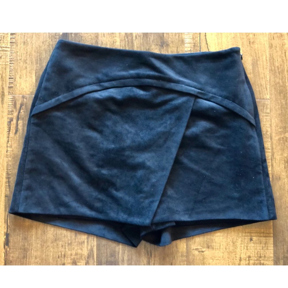 BCBGMaxazaria Codie Skort